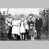 026-0034 Gross Budlacken. Familie Hanau, Familienfoto mit Tante Ilse mit Sohn auf dem Arm.jpg